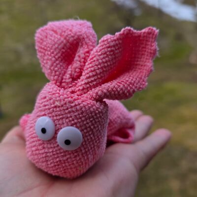 Velykų zuikutis išlankstytas iš audinio